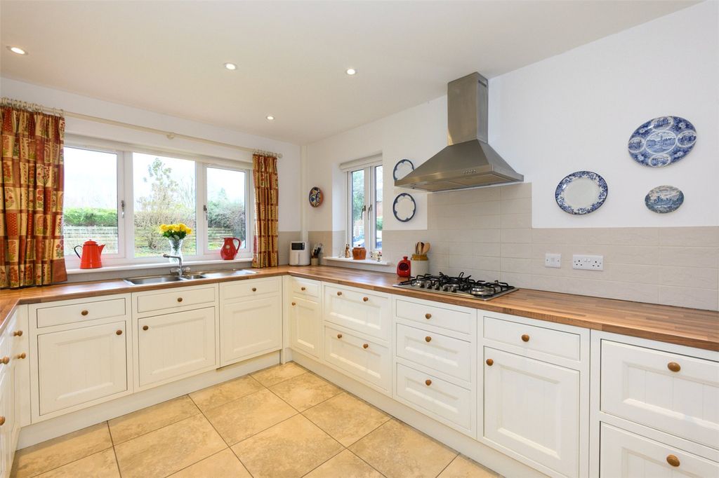 Property photo 3 of 14 Kitchen