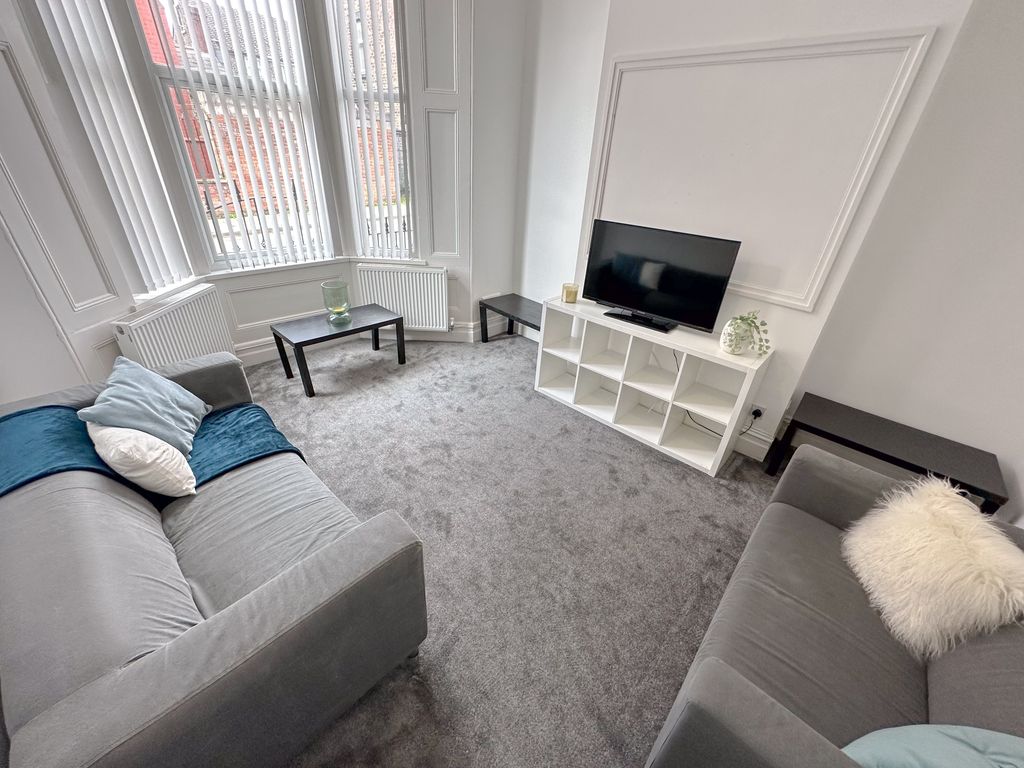 Property photo 1 of 8 27 Bradfield