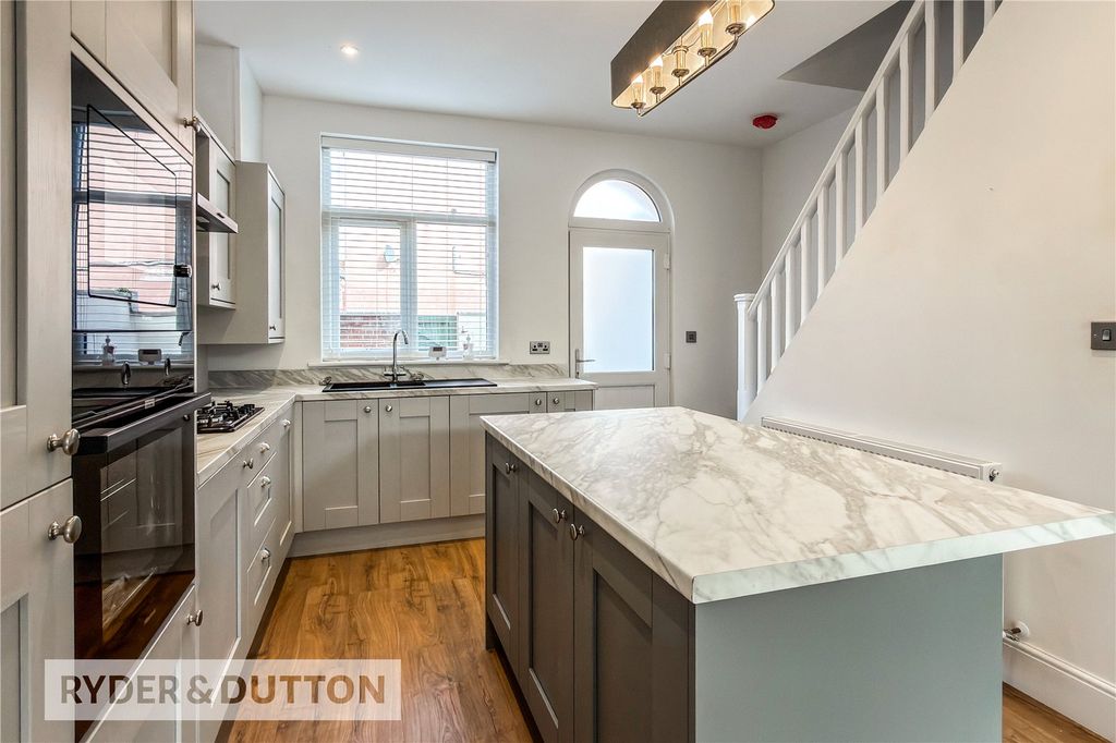 Property photo 3 of 16 Kitchen