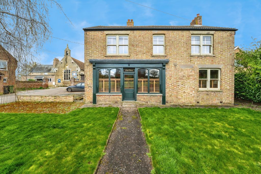 Property photo 1 of 15 Photography