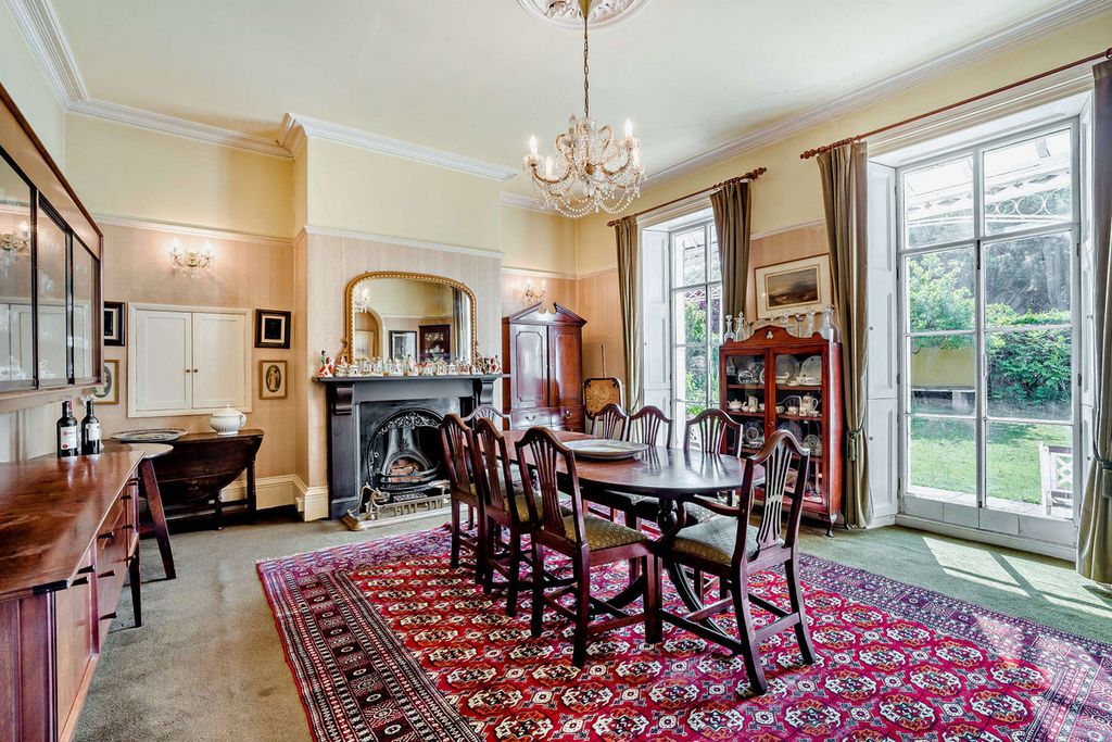 Property photo 3 of 38