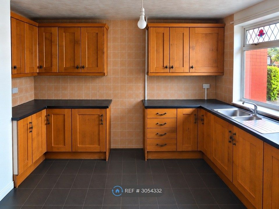 Property photo 2 of 8 Kitchen