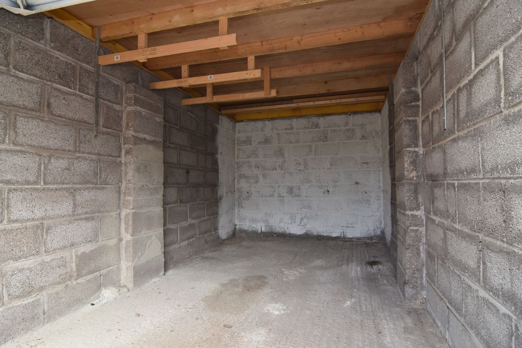 Property photo 3 of 4