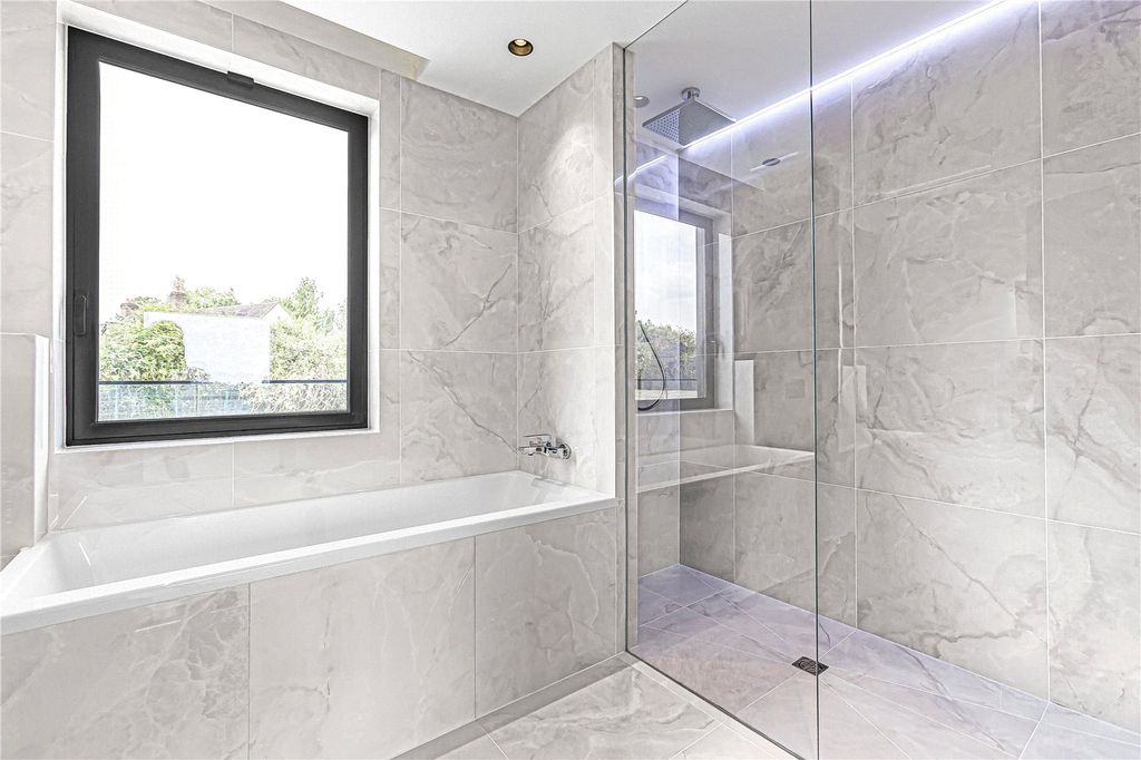 Additional image 32 of 6 bed detached house to rentRosebury Close, Goffs Oak, Waltham Cross, Hertfordshire EN7