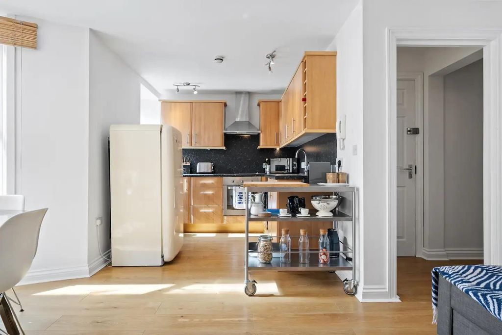 Property photo 2 of 10 Kitchen
