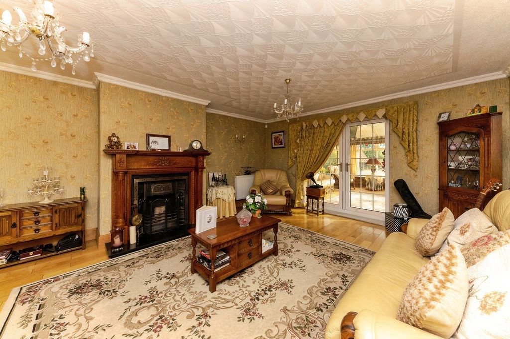 Property photo 2 of 35
