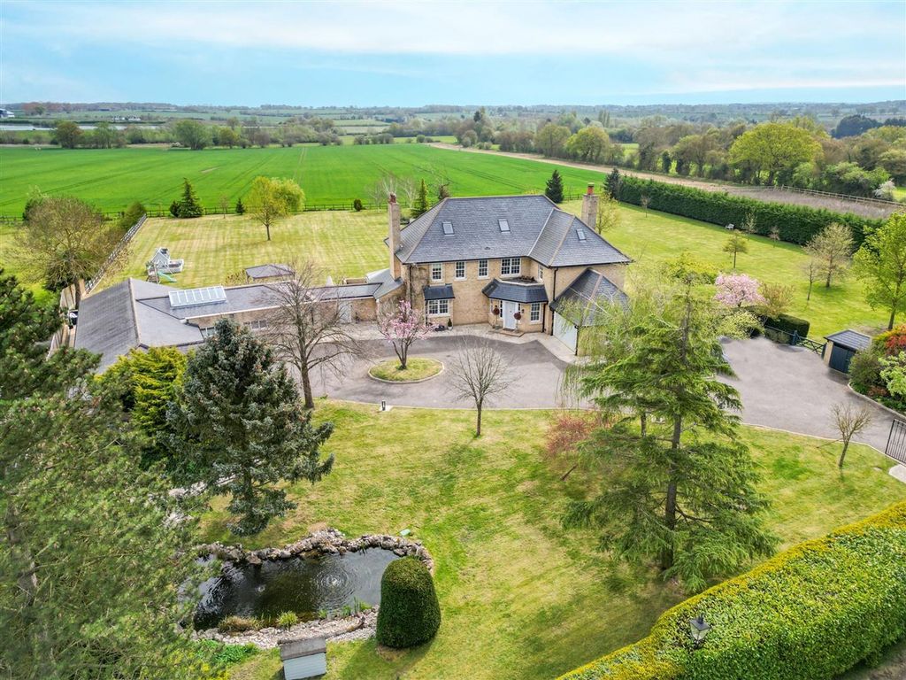 Property photo 1 of 22 School Lane