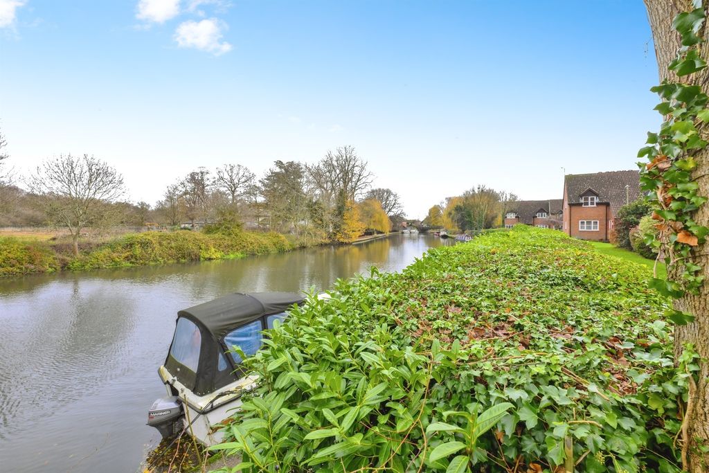 Property photo 2 of 23