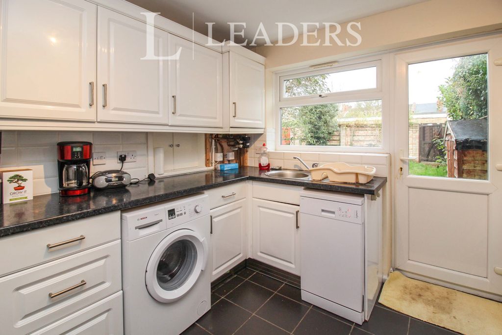 Property photo 3 of 10 Kitchen