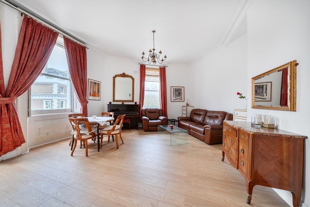 Property photo 1 of 17 Living Room