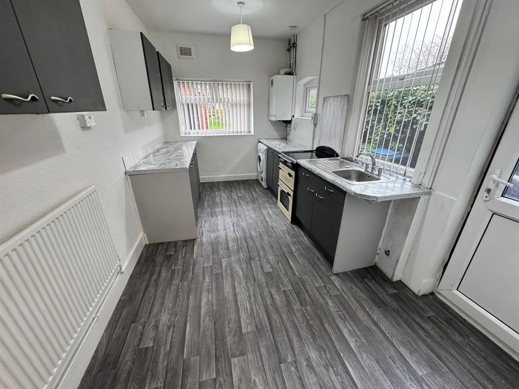 Property photo 2 of 24 Kitchen