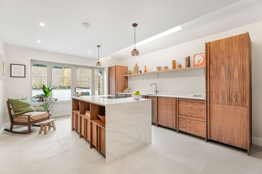 Property photo 2 of 21 Kitchen/Breakfast Room