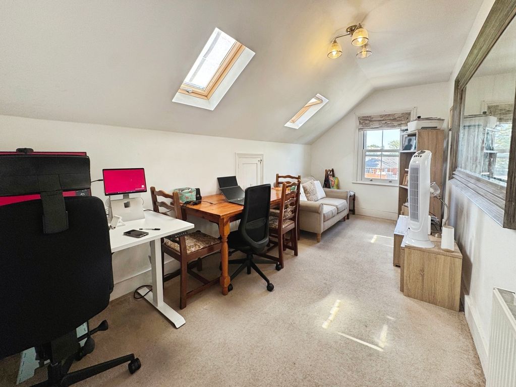 Property photo 3 of 11 Pbox-Img.Jpg