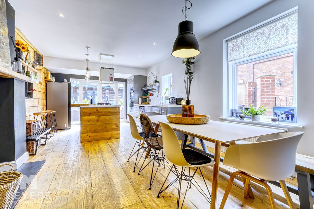 Property photo 2 of 26