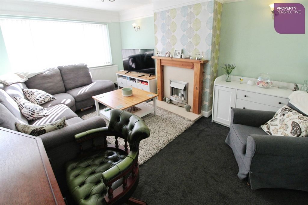 Property photo 2 of 14 Lounge