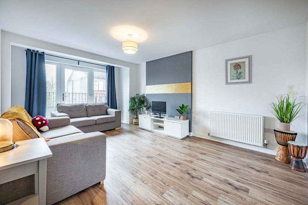 Property photo 2 of 35