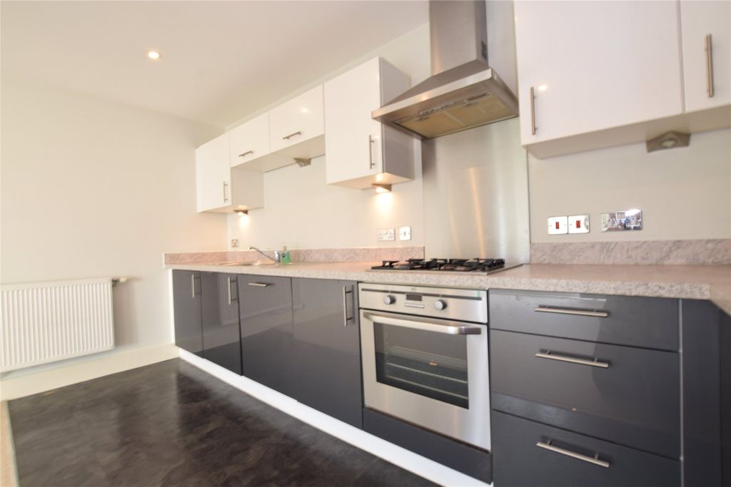 Property photo 2 of 8 Kitchen 2