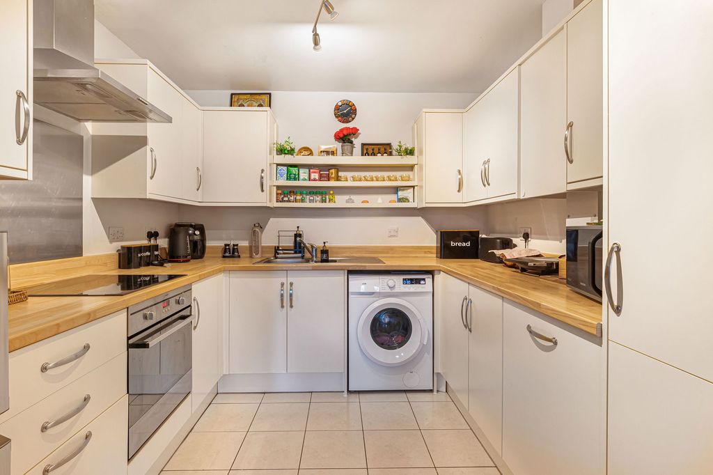 Property photo 3 of 16