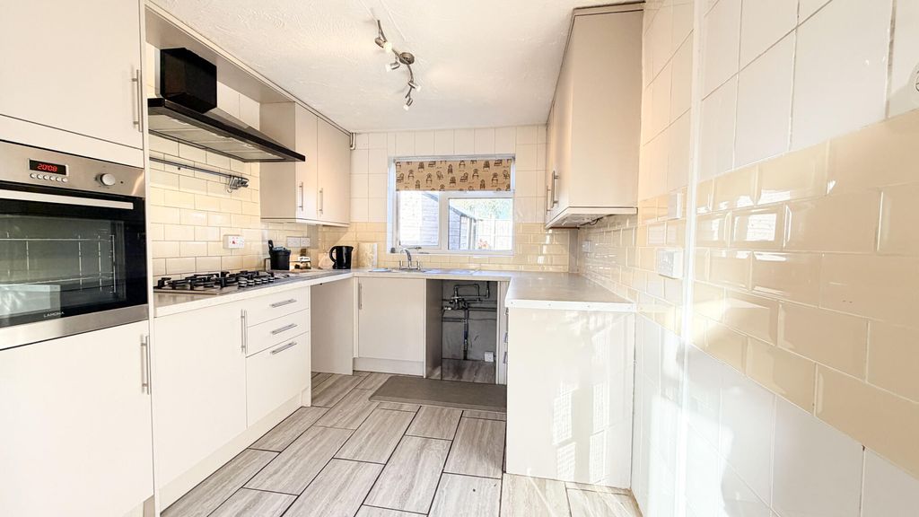 Property photo 2 of 11 Kitchen