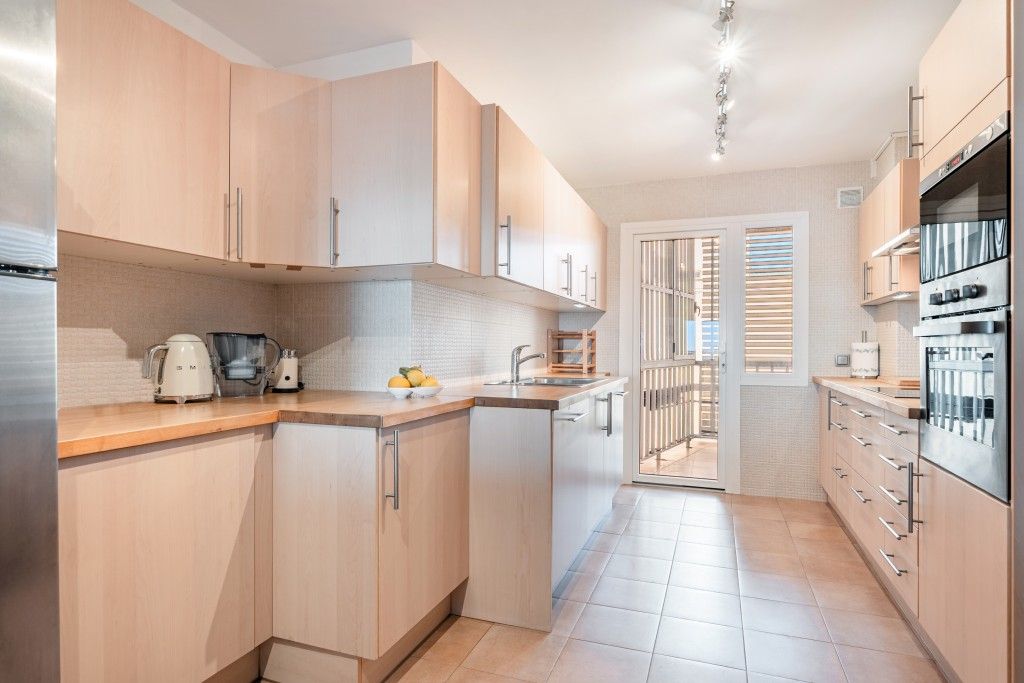 Property photo 3 of 12 Kitchen