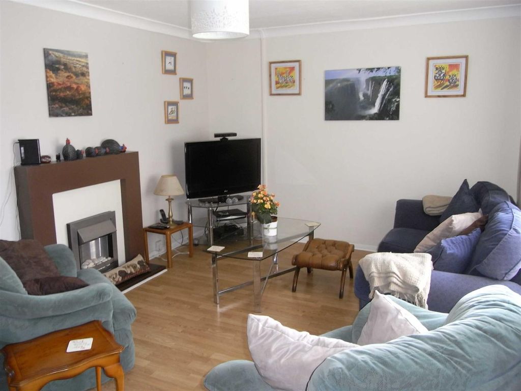 Property photo 2 of 7 Lounge