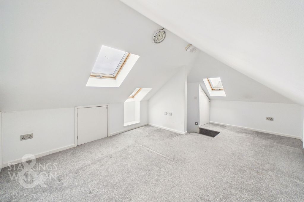 Property photo 3 of 23