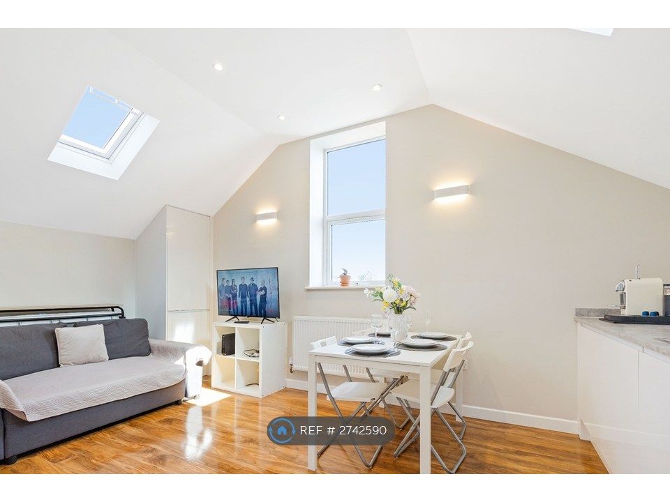 Property photo 1 of 11 Open Plan / Dinning