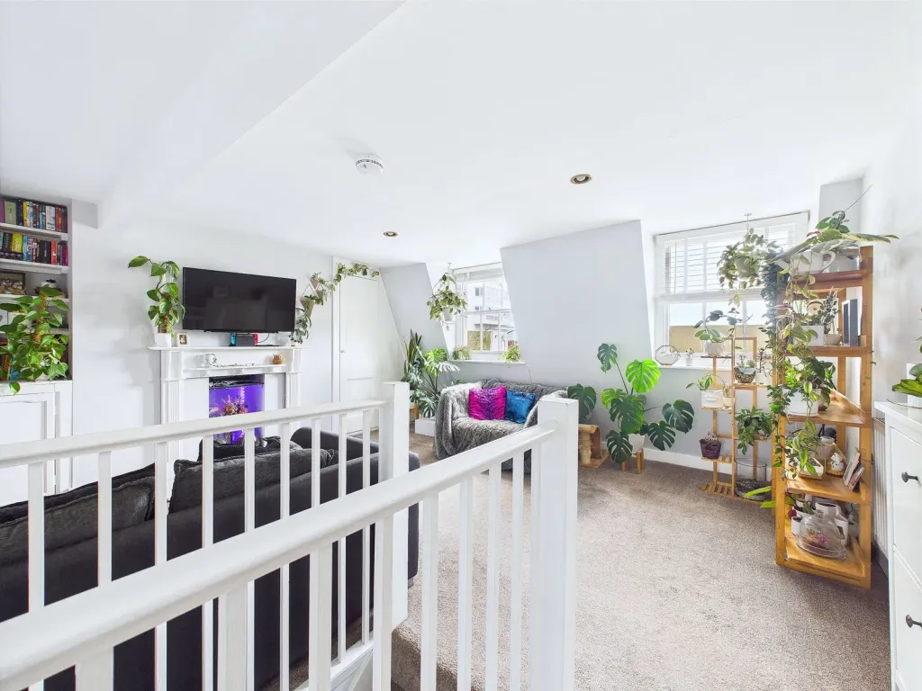 Property photo 2 of 15 Cam03987G0-Pr0073-Still011_1745655361301