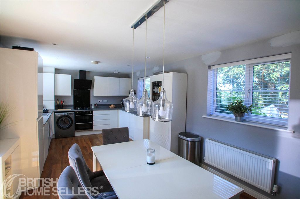 Property photo 3 of 16 Picture No. 14