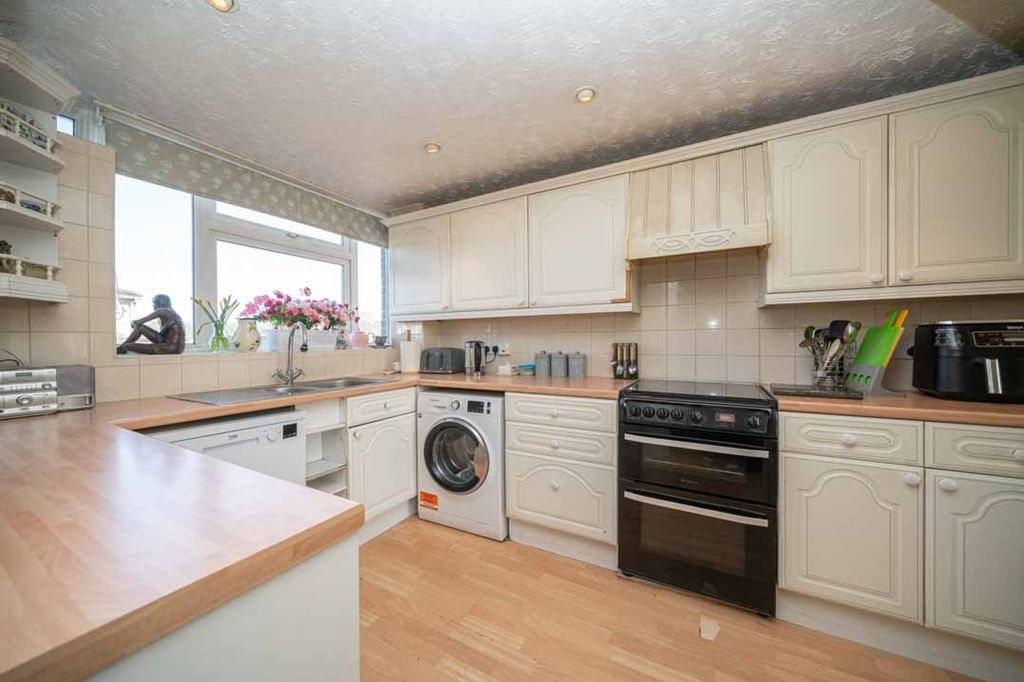 Property photo 3 of 21