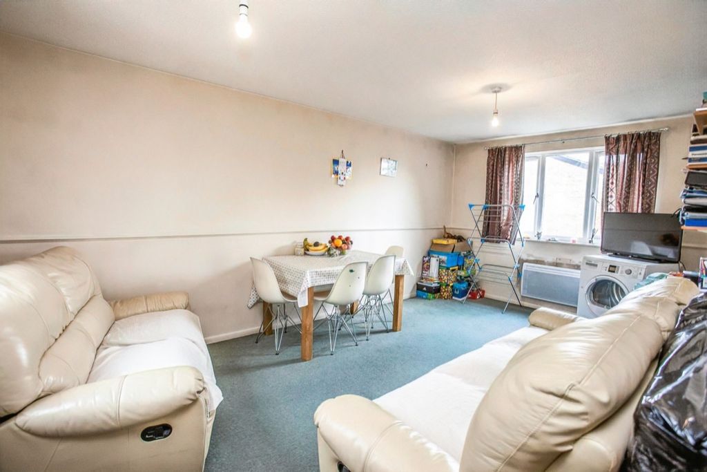 Property photo 3 of 7 Living Room