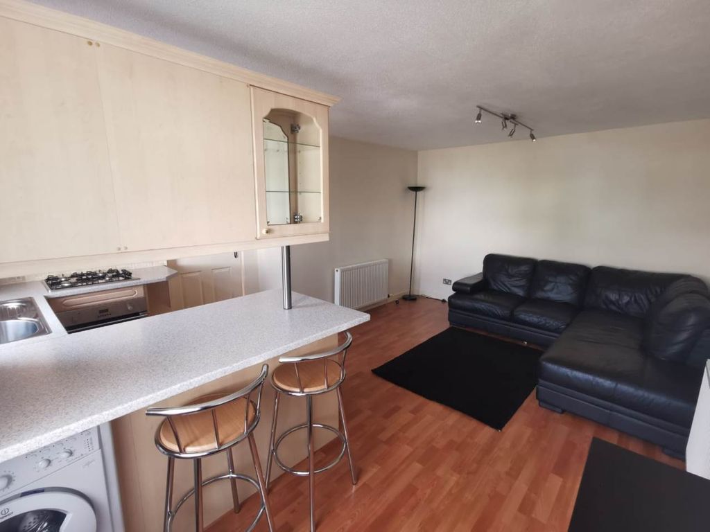 Property photo 3 of 7 36F08Feb-F230-4Db1-8F9d-d9c3379Bcecd