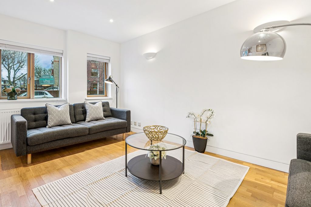 Property photo 2 of 17