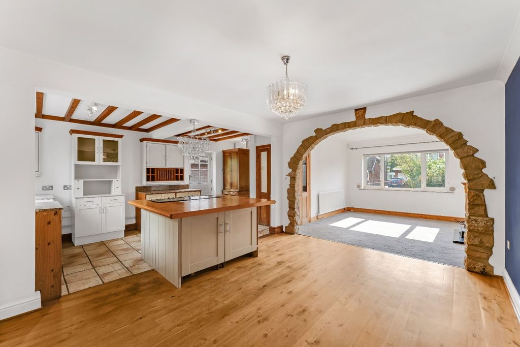 Property photo 2 of 19 4482545