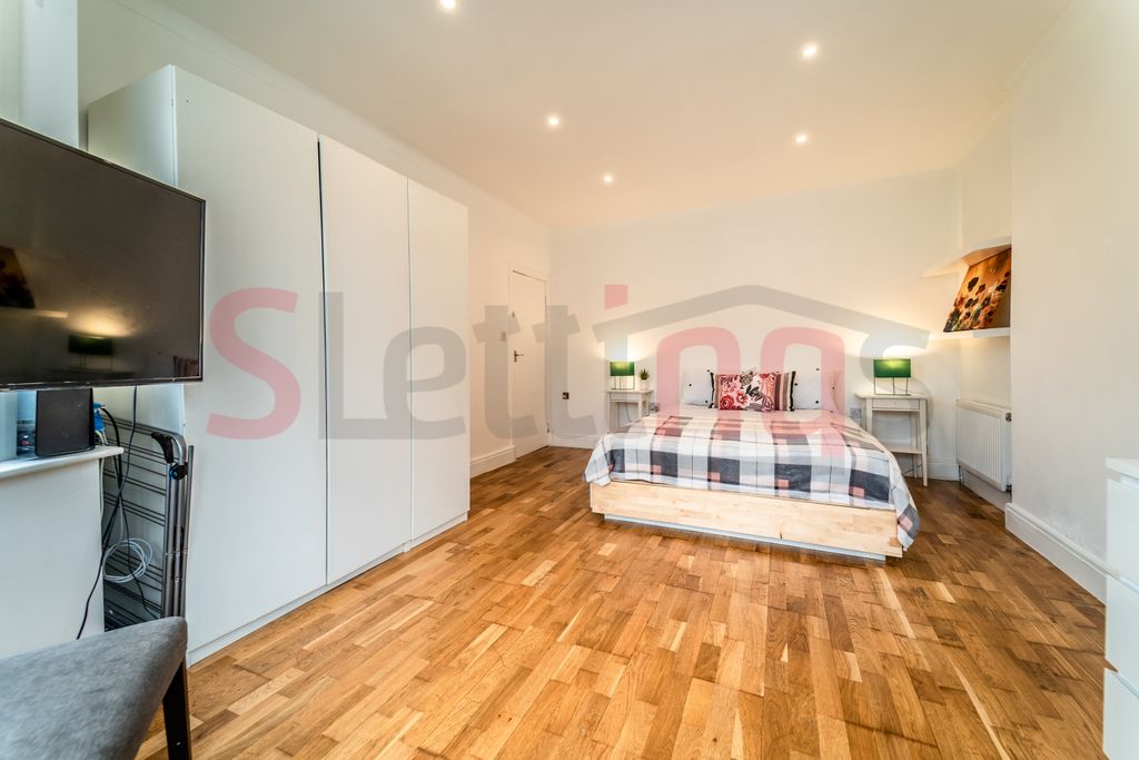 Property photo 3 of 10 Gallery