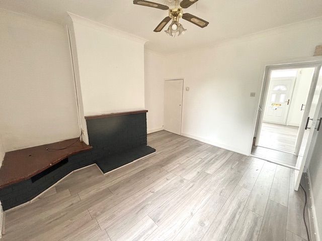 Property photo 3 of 10 Living Room