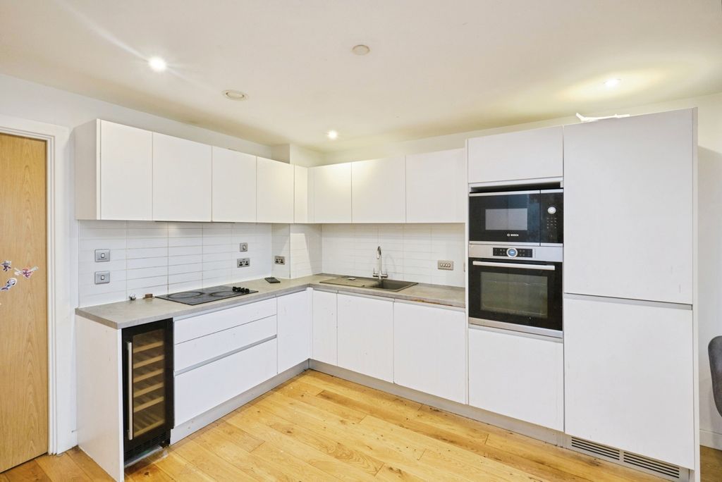 Property photo 2 of 21 Pbox-Img.Jpg