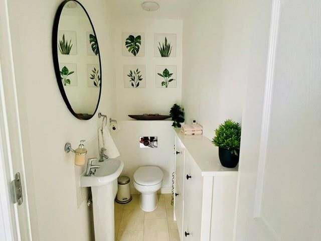 Property photo 3 of 18 Geust W.C.Jpg