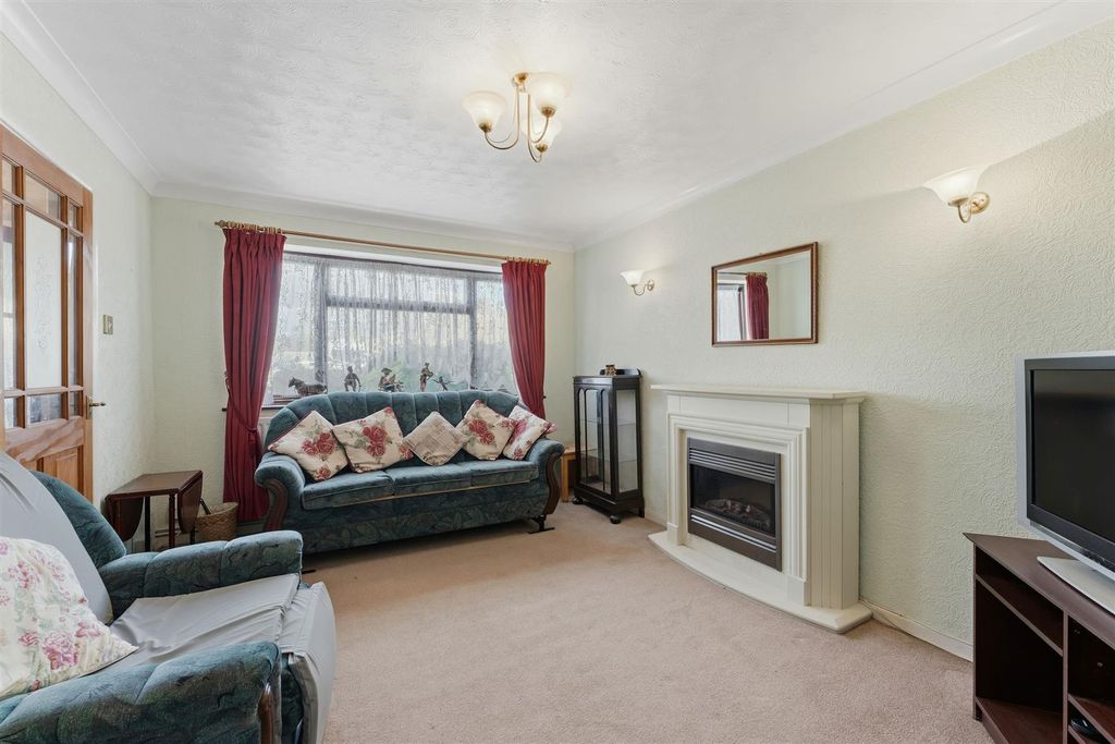 Property photo 3 of 29 Queensway_03.Jpg