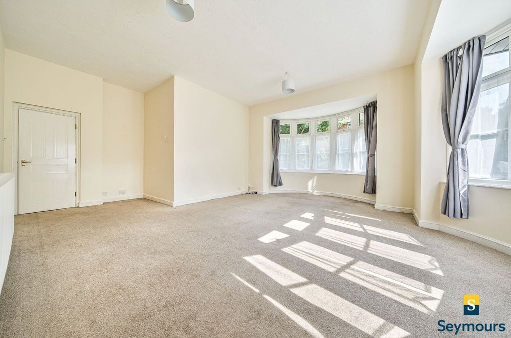 Property photo 3 of 14 Living/Dining Room