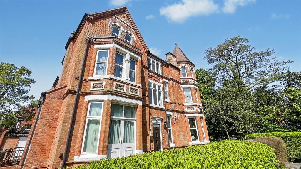 Property photo 1 of 16 Approach