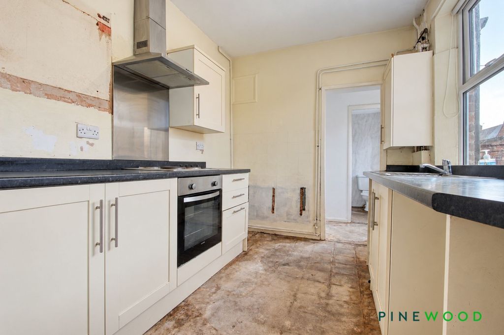 Property photo 3 of 14 Kitchen