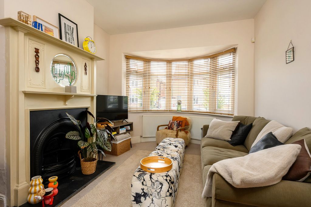 Property photo 2 of 28
