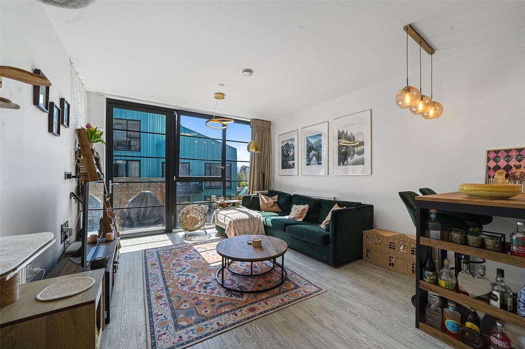 Property photo 1 of 18 Reception