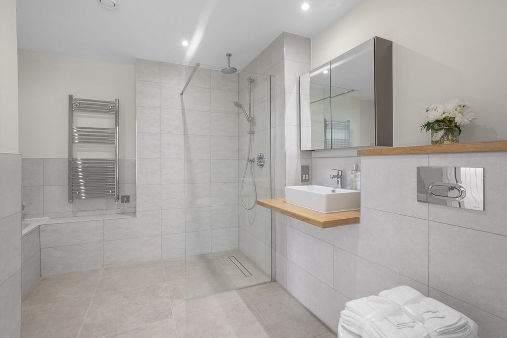 Property photo 2 of 11 Photo 22