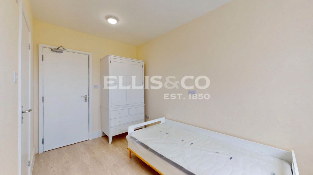Property photo 2 of 16 Picture No. 11