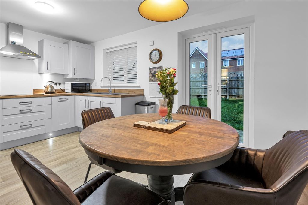 Property photo 2 of 15 Kitchen/Diner