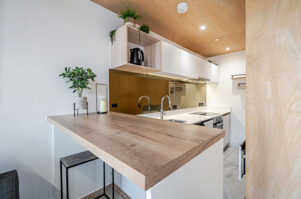 Property photo 2 of 19 1438933-15-69d64E...