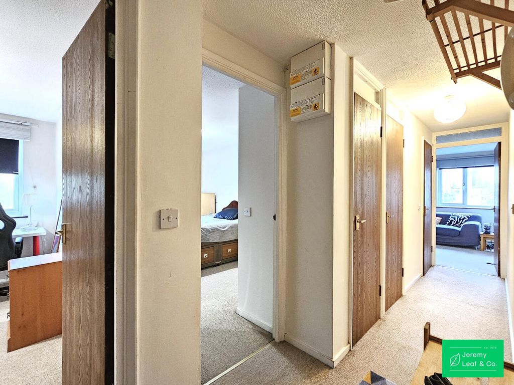 Property photo 2 of 9 Hallway