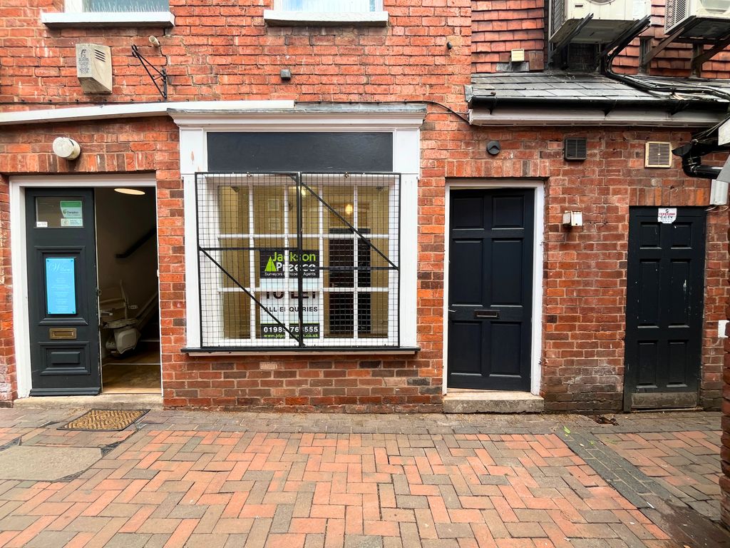 Property photo 1 of 3 Retail
